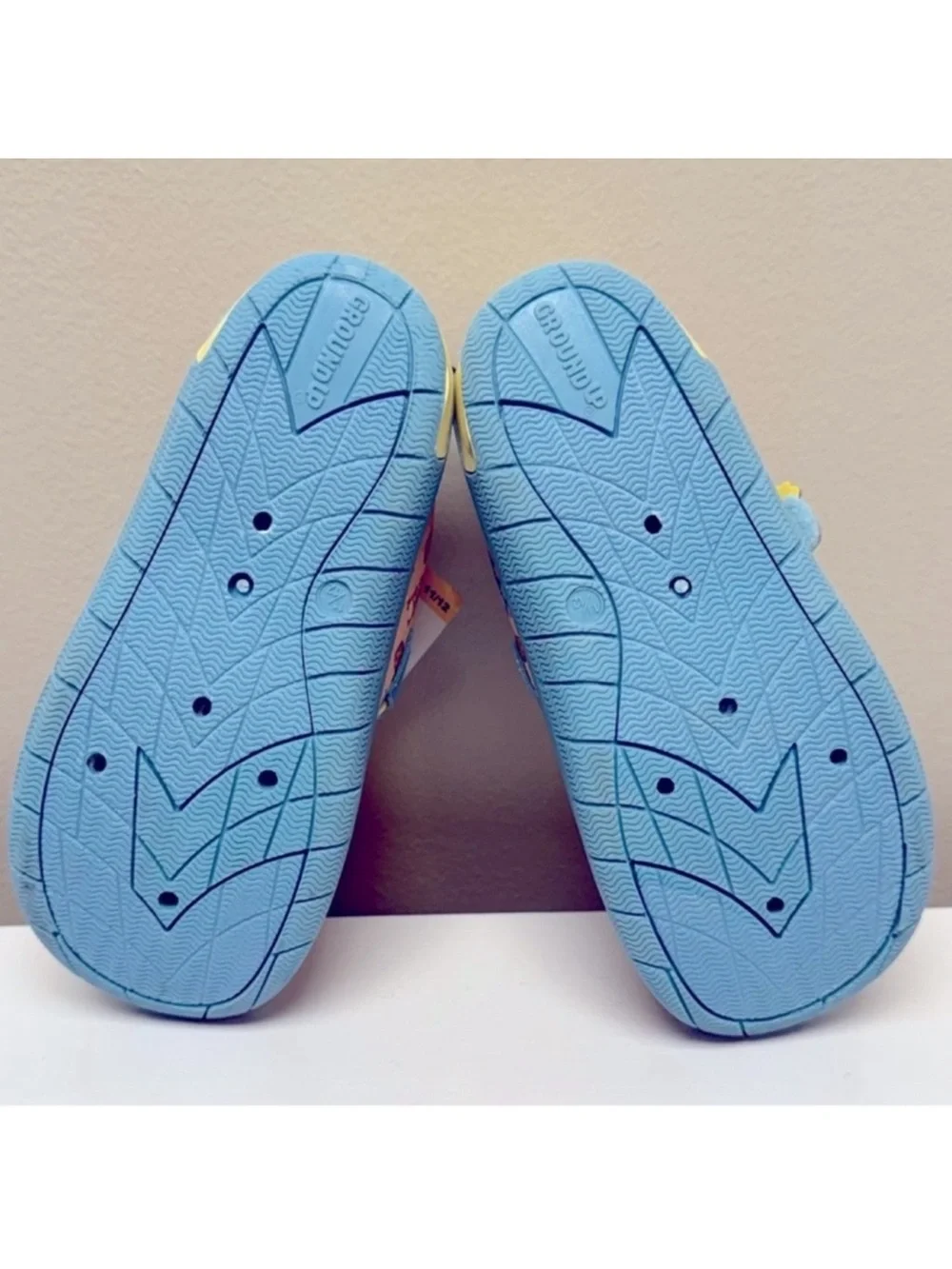 Bluey Kids Water Shoes w/ Pineapple Design Quick Drying Slip On, Size 11/12 New!